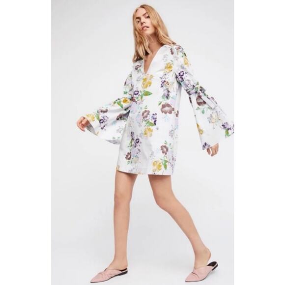 Free People Blouse Womens Small White Floral Bell Sleeve Tie Boho Top Pockets - Picture 2 of 10